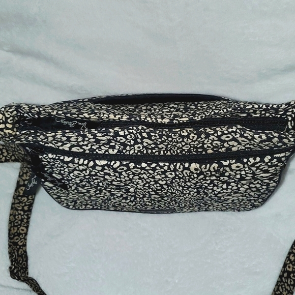 Vera Bradley Double Zip Mailbag Crossbody Retired Print Camo Cat - Picture 8 of 16